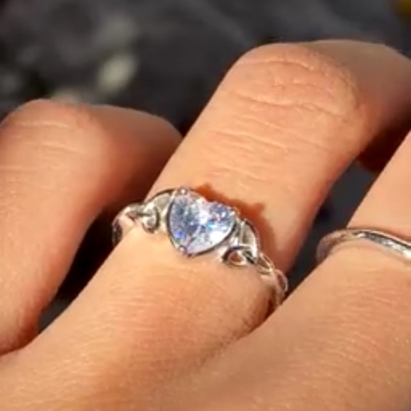 Platinum Alexandrite Celtic Trinity Knot Heart Ring - Picture 5 of 6